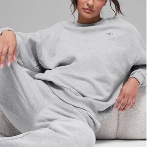 ALO Yoga Accolade Crew Neck Pullover – Athletic Heather Grey